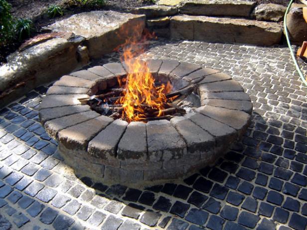 how build round stone fire pit